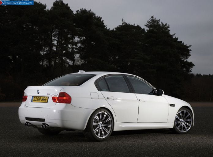 2009 BMW M3 Sedan UK-version - фотография 8 из 14