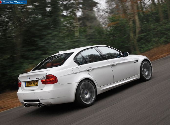 2009 BMW M3 Sedan UK-version - фотография 9 из 14