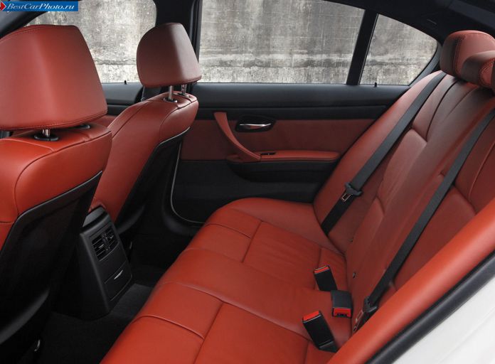 2009 BMW M3 Sedan UK-version - фотография 13 из 14