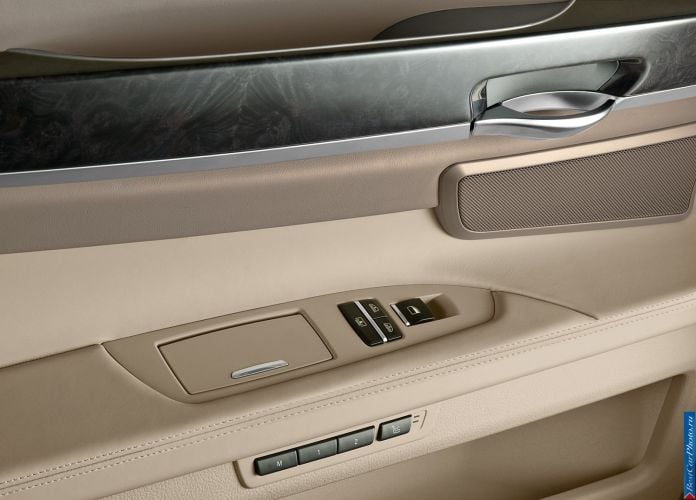 2009 BMW 7-series - фотография 31 из 51