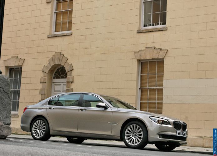 2009 BMW 7-series UK Version - фотография 2 из 15