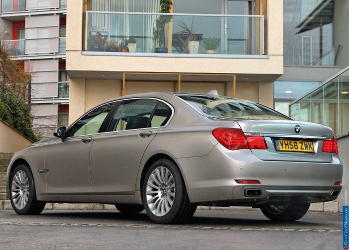 2009 BMW 7-series UK Version - фотография 8 из 15