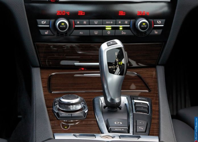 2009 BMW 7-series UK Version - фотография 12 из 15