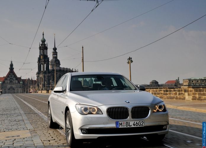 2009 BMW 730d - фотография 4 из 81