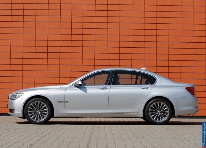 2009 BMW 730d - фотография 25 из 81