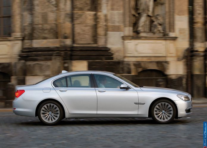 2009 BMW 730d - фотография 26 из 81