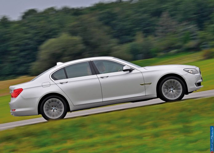 2009 BMW 730d - фотография 27 из 81