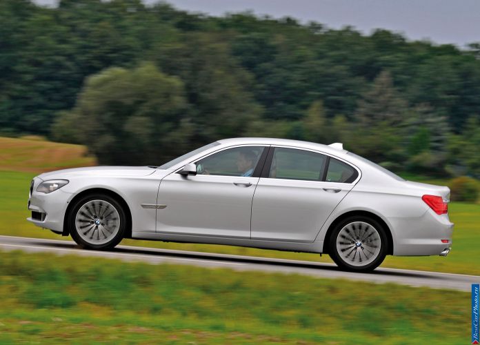 2009 BMW 730d - фотография 28 из 81