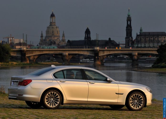 2009 BMW 730d - фотография 30 из 81