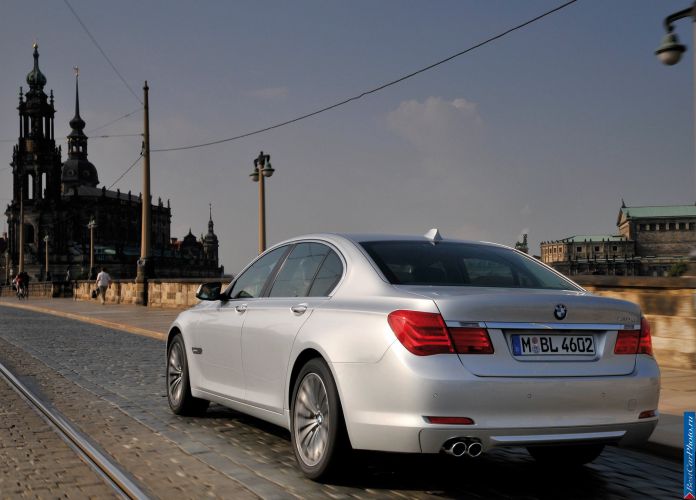 2009 BMW 730d - фотография 32 из 81