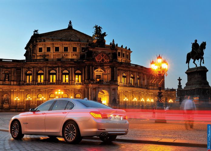 2009 BMW 730d - фотография 37 из 81