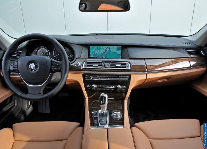 2009 BMW 730d - фотография 55 из 81