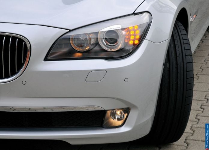 2009 BMW 730d - фотография 72 из 81