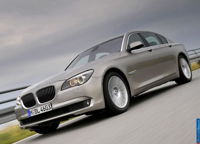 2009 BMW 750Li - фотография 1 из 98