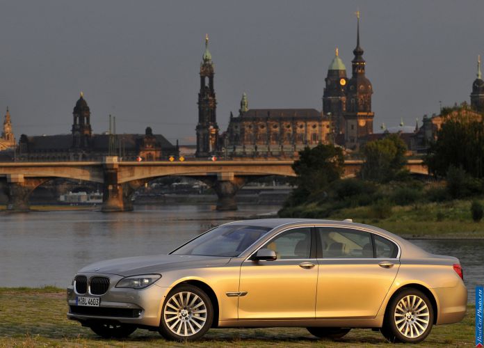 2009 BMW 750Li - фотография 9 из 98