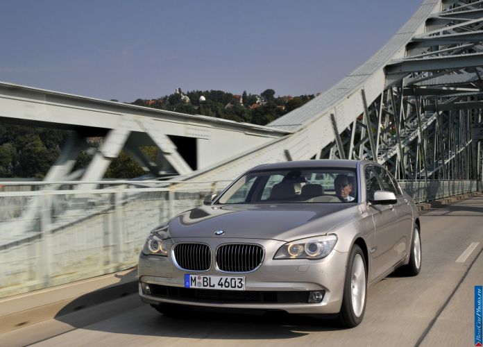 2009 BMW 750Li - фотография 14 из 98