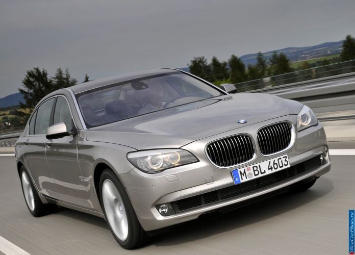 2009 BMW 750Li - фотография 18 из 98