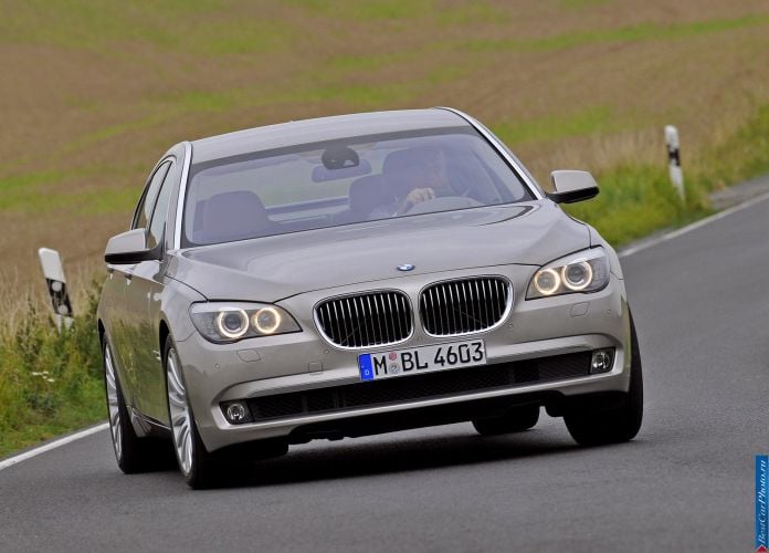 2009 BMW 750Li - фотография 24 из 98 2009 BMW 750Li - фотография 24 из 98