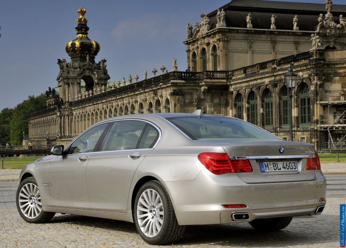 2009 BMW 750Li - фотография 36 из 98