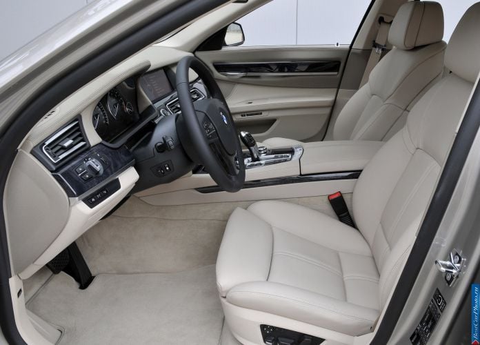2009 BMW 750Li - фотография 60 из 98