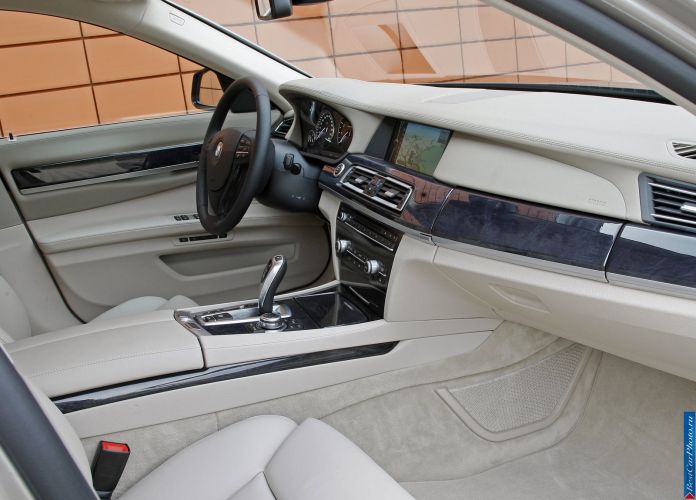 2009 BMW 750Li - фотография 64 из 98 2009 BMW 750Li - фотография 64 из 98