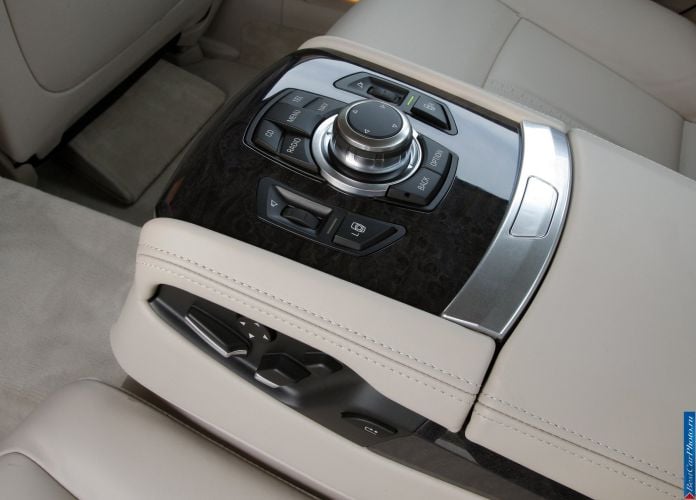 2009 BMW 750Li - фотография 74 из 98 2009 BMW 750Li - фотография 74 из 98