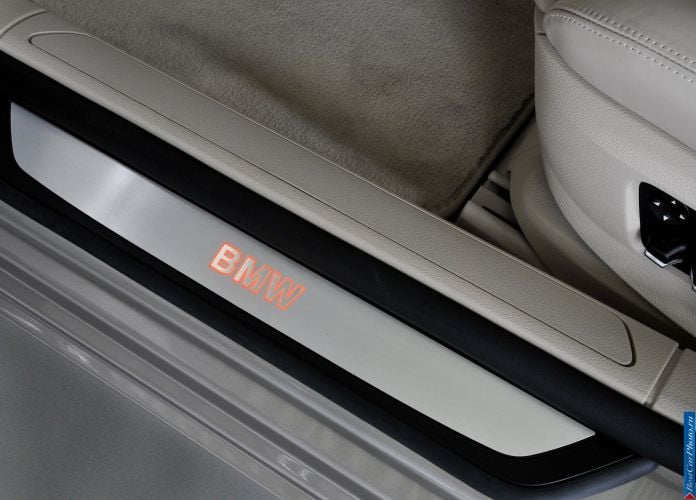 2009 BMW 750Li - фотография 84 из 98