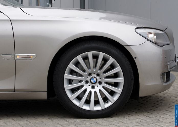 2009 BMW 750Li - фотография 86 из 98