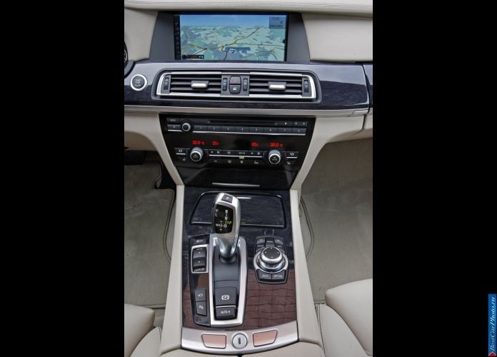 2009 BMW 750Li - фотография 96 из 98