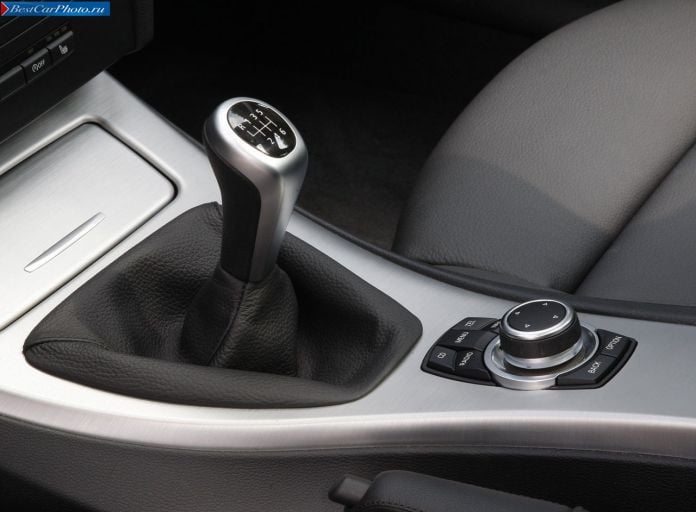 2010 BMW 320d Sedan efficientdynamics - фотография 9 из 13