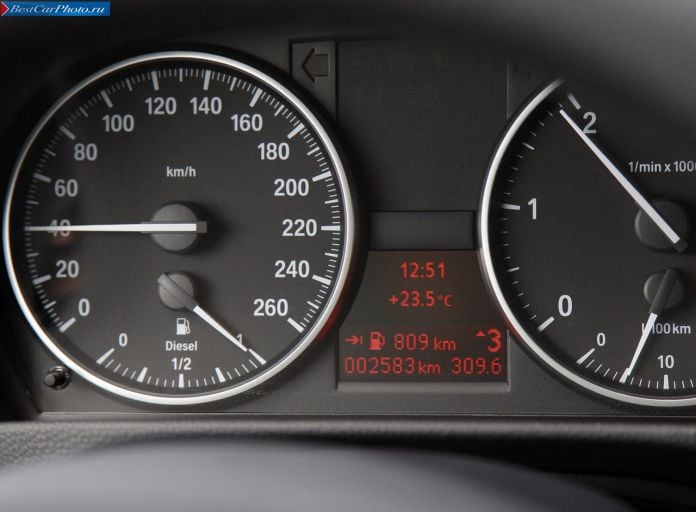 2010 BMW 320d Sedan efficientdynamics - фотография 10 из 13