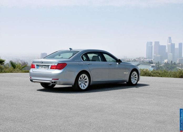 2010 BMW 7-series ActiveHybrid - фотография 9 из 24 2010 BMW 7-series ActiveHybrid - фотография 9 из 24