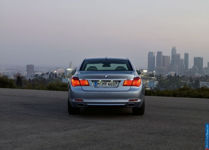 2010 BMW 7-series ActiveHybrid - фотография 16 из 24 2010 BMW 7-series ActiveHybrid - фотография 16 из 24