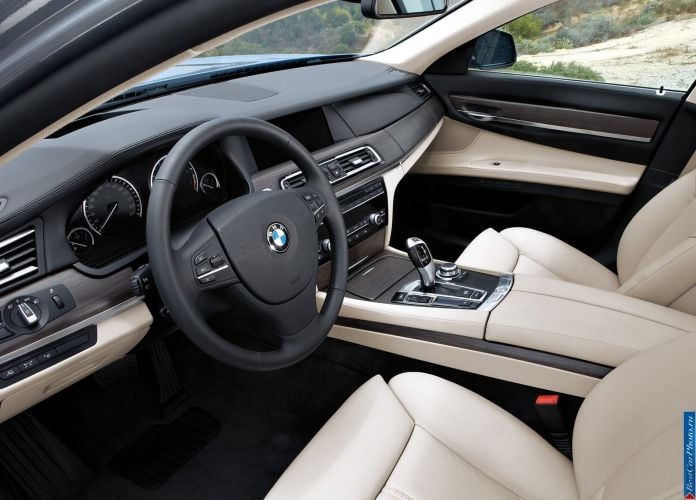 2010 BMW 7-series ActiveHybrid - фотография 17 из 24 2010 BMW 7-series ActiveHybrid - фотография 17 из 24