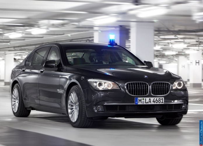 2010 BMW 7-series High Security - фотография 3 из 44