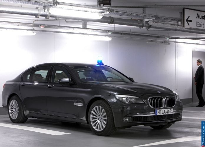 2010 BMW 7-series High Security - фотография 5 из 44