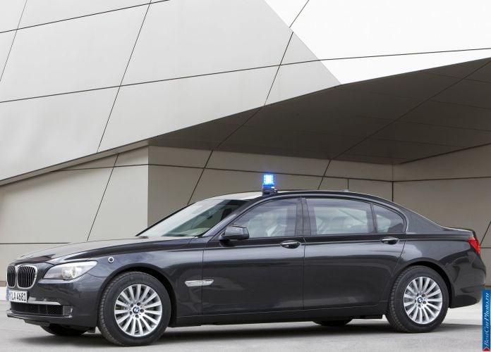 2010 BMW 7-series High Security - фотография 15 из 44