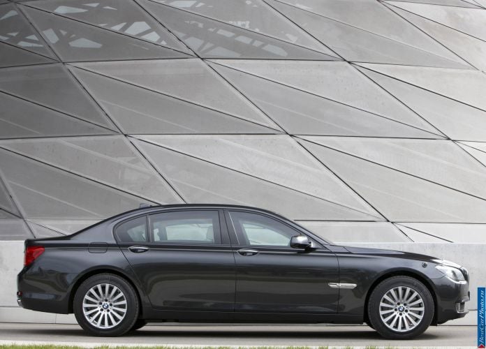 2010 BMW 7-series High Security - фотография 16 из 44