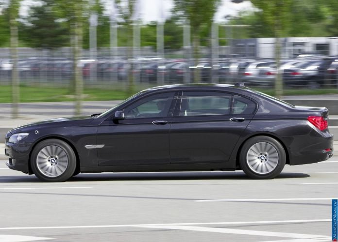 2010 BMW 7-series High Security - фотография 17 из 44
