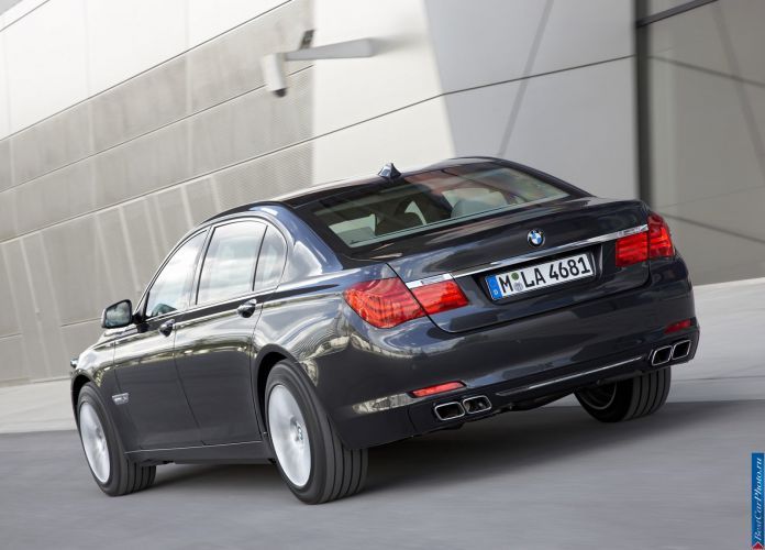 2010 BMW 7-series High Security - фотография 18 из 44