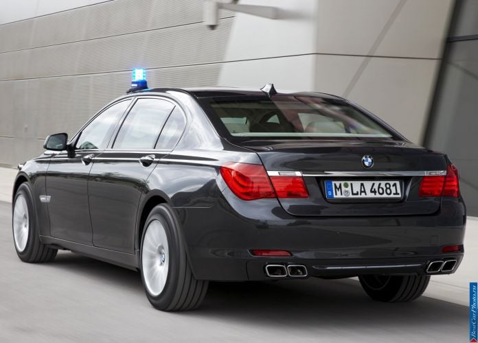 2010 BMW 7-series High Security - фотография 21 из 44