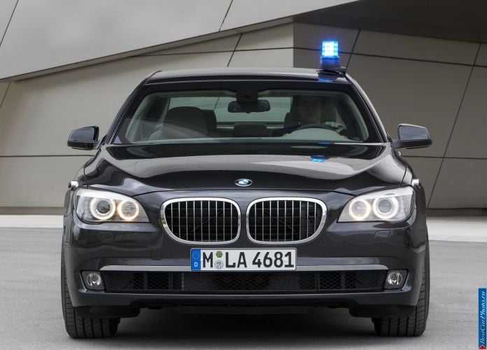 2010 BMW 7-series High Security - фотография 22 из 44