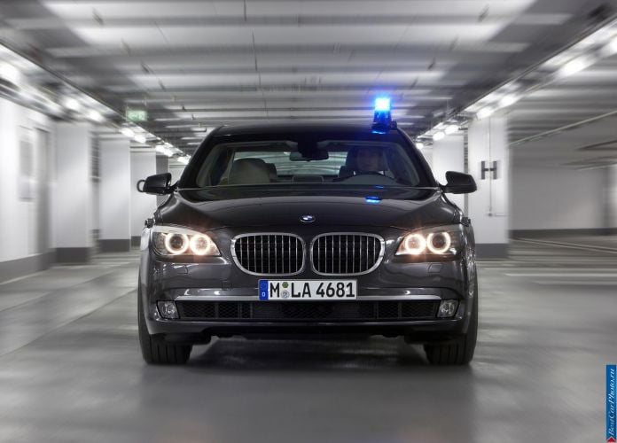 2010 BMW 7-series High Security - фотография 23 из 44