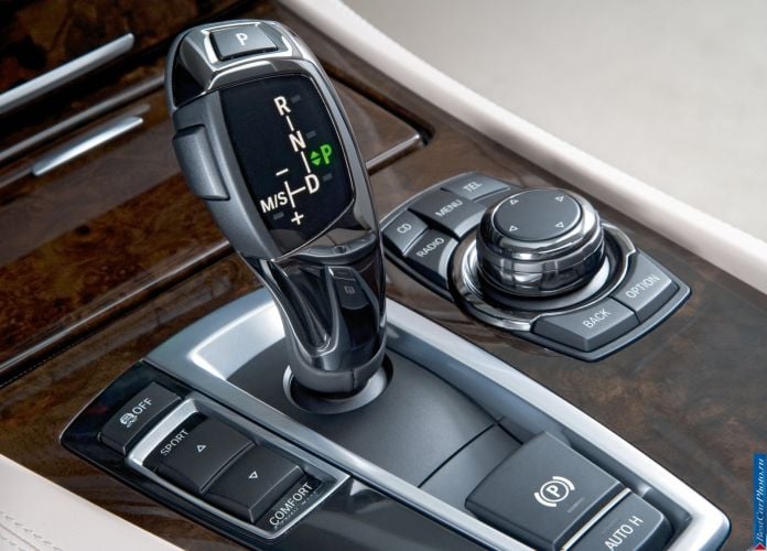2010 BMW 760Li - фотография 15 из 45 2010 BMW 760Li - фотография 15 из 45