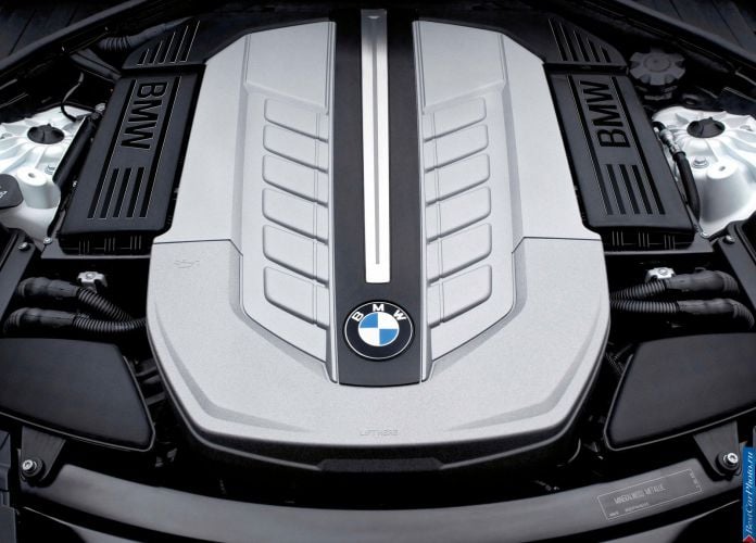 2010 BMW 760Li - фотография 24 из 45 2010 BMW 760Li - фотография 24 из 45