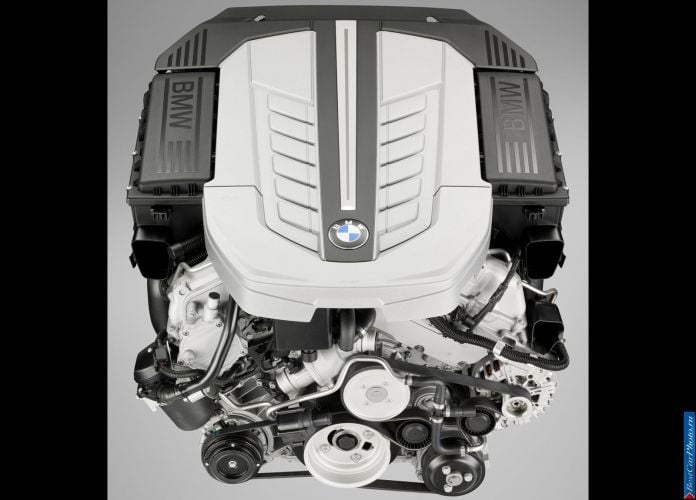 2010 BMW 760Li - фотография 43 из 45