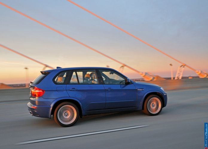 2010 BMW X5 M - фотография 10 из 29