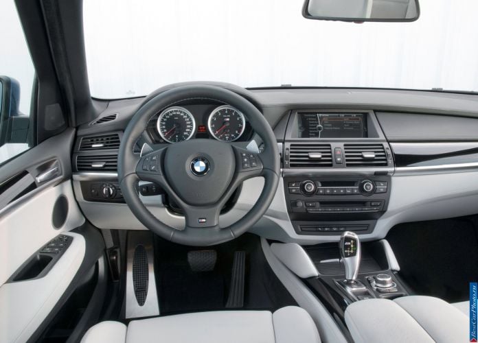 2010 BMW X5 M - фотография 19 из 29