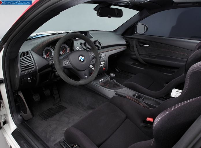 2011 BMW 1-series M Coupe Motogp Safety Car - фотография 13 из 40