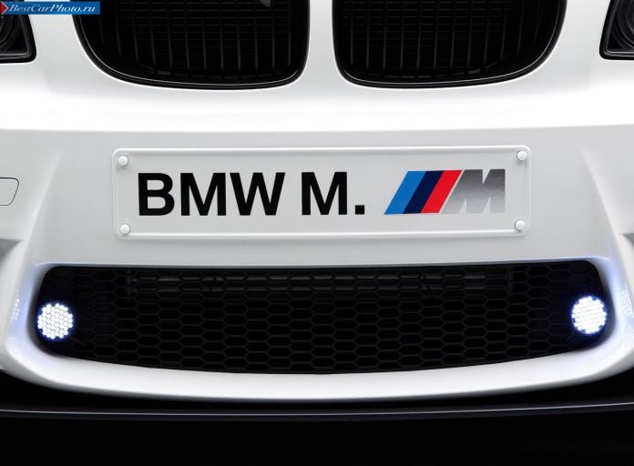 2011 BMW 1-series M Coupe Motogp Safety Car - фотография 24 из 40